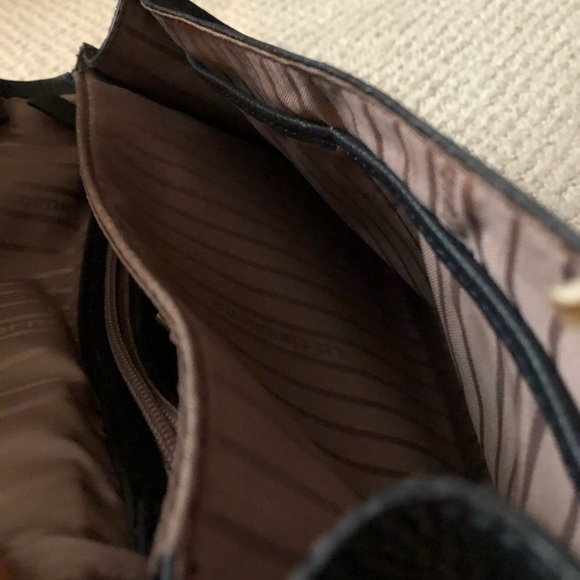 Liz Claiborne Crossbody - Picture 6 of 12